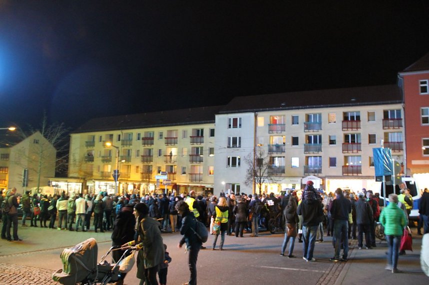 B&uuml;ndnis gegen Rechtsextremismus demonstriert gegen AfD Kundgebung