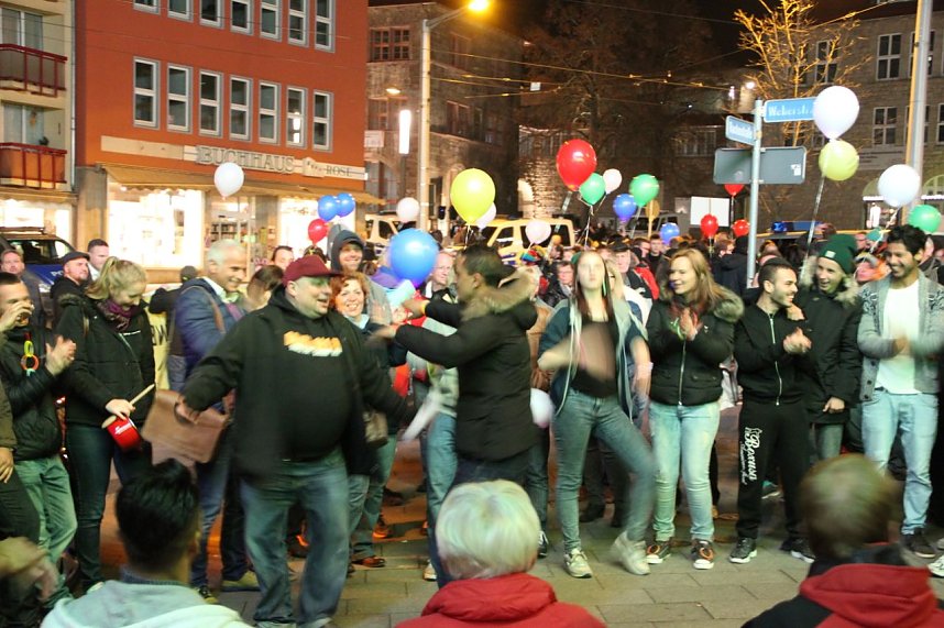 B&uuml;ndnis gegen Rechtsextremismus demonstriert gegen AfD Kundgebung