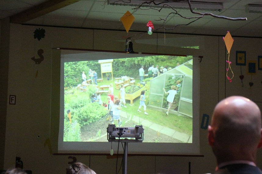An der Grundschule Niedersachswerfen wurden heute Bienenfreunde ausgezeichnet