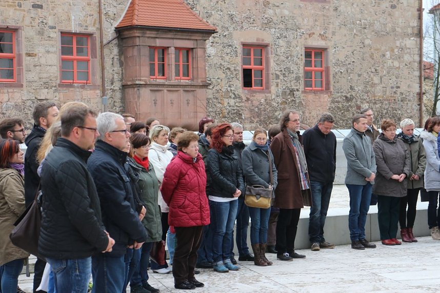 Schweigeminute in Nordhausen f&uuml;r die Opfer der Terroranschl&auml;ge von Paris