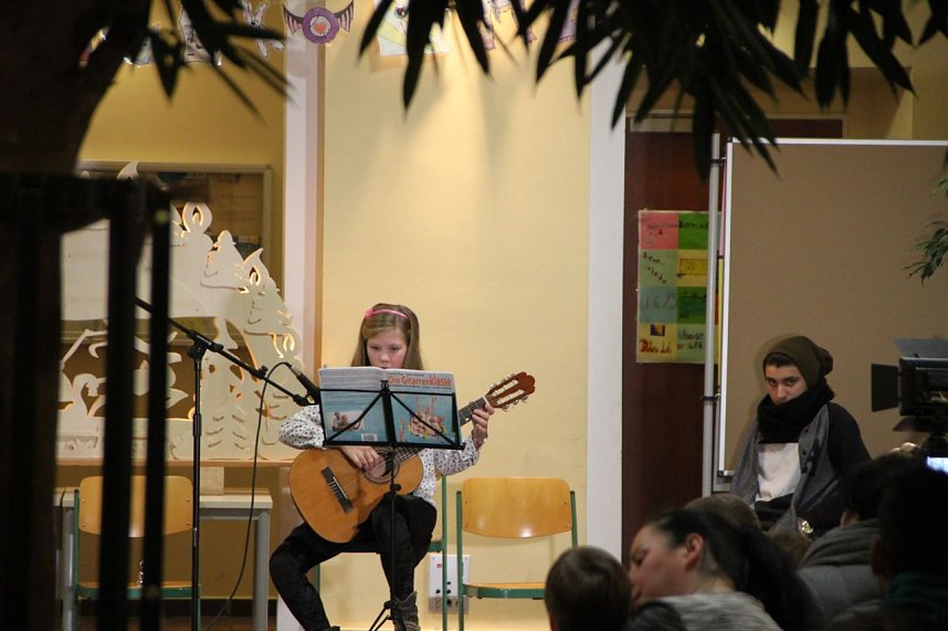 Vom Advenstkranz bis zum selbstgebackenen Pl&auml;tzchen konnte man auf dem Weihnachtsbasar der Nordh&auml;user Petersbergschule viel entdecken und naschen