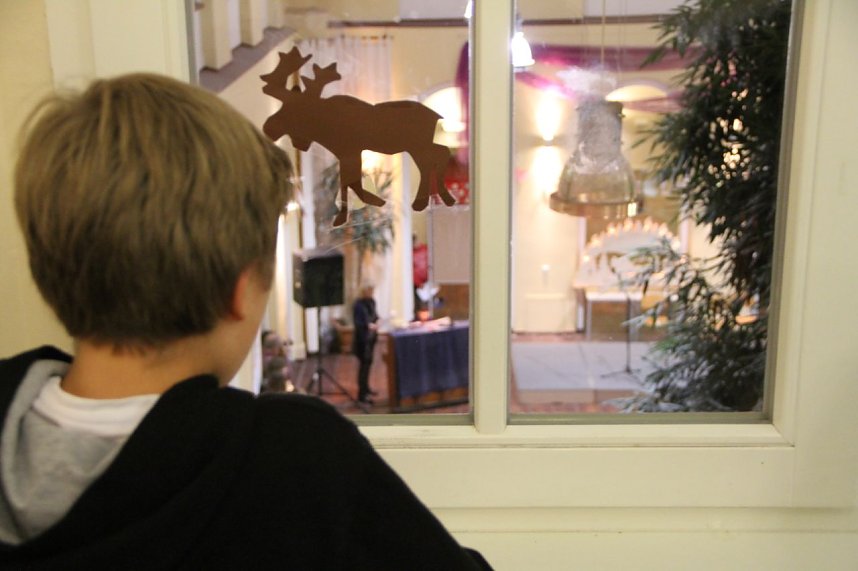 Vom Advenstkranz bis zum selbstgebackenen Pl&auml;tzchen konnte man auf dem Weihnachtsbasar der Nordh&auml;user Petersbergschule viel entdecken und naschen