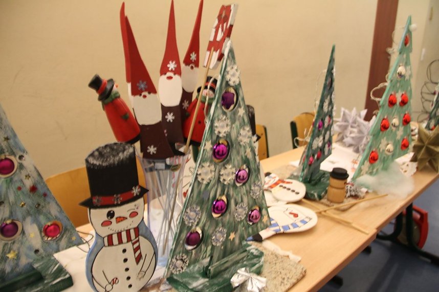 Vom Advenstkranz bis zum selbstgebackenen Pl&auml;tzchen konnte man auf dem Weihnachtsbasar der Nordh&auml;user Petersbergschule viel entdecken und naschen