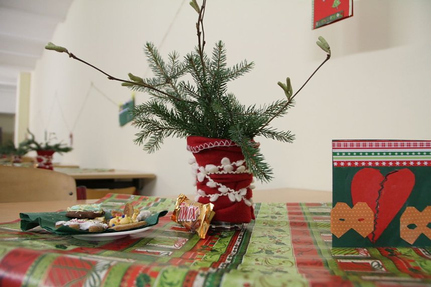 Vom Advenstkranz bis zum selbstgebackenen Pl&auml;tzchen konnte man auf dem Weihnachtsbasar der Nordh&auml;user Petersbergschule viel entdecken und naschen