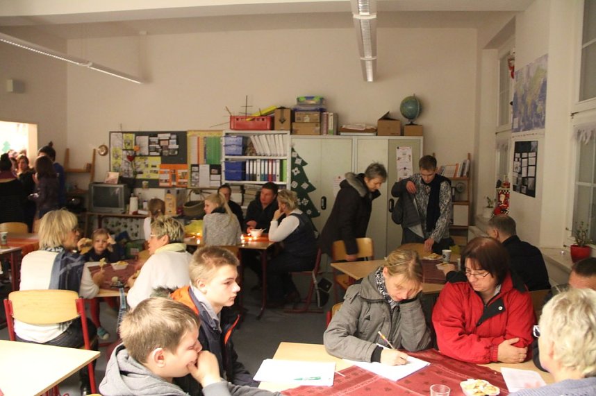 Vom Advenstkranz bis zum selbstgebackenen Pl&auml;tzchen konnte man auf dem Weihnachtsbasar der Nordh&auml;user Petersbergschule viel entdecken und naschen