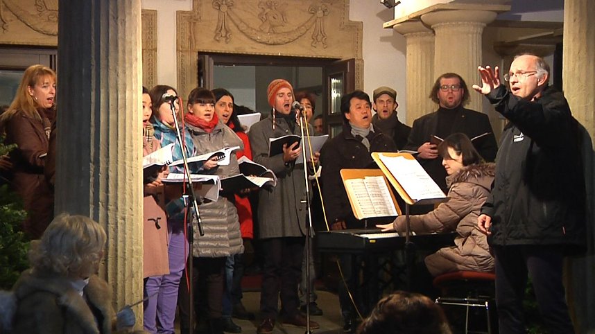 Gemeinsam f&uuml;r den Frieden gesungen - der Chor des Nordh&auml;user Theaters sang mit dem Publikum