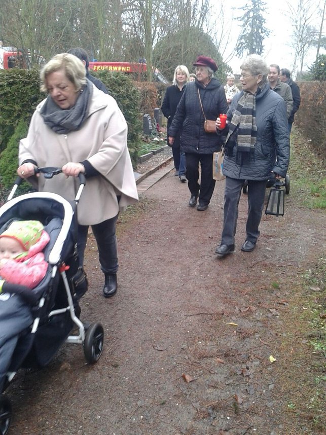 Friedenslicht f&uuml;r Schmetterlingskinder und TrauerWelten