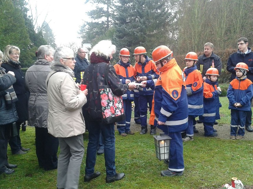 Friedenslicht f&uuml;r Schmetterlingskinder und TrauerWelten