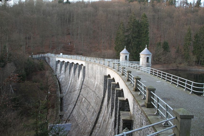 Dezembertag an der Talsperre Neustadt
