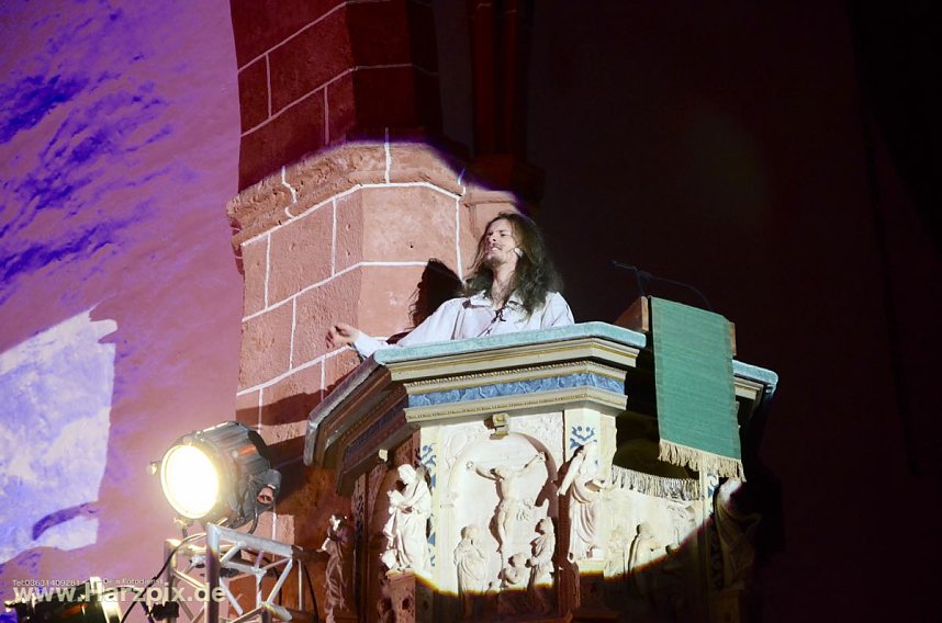 Der mit dem Papst tanzt