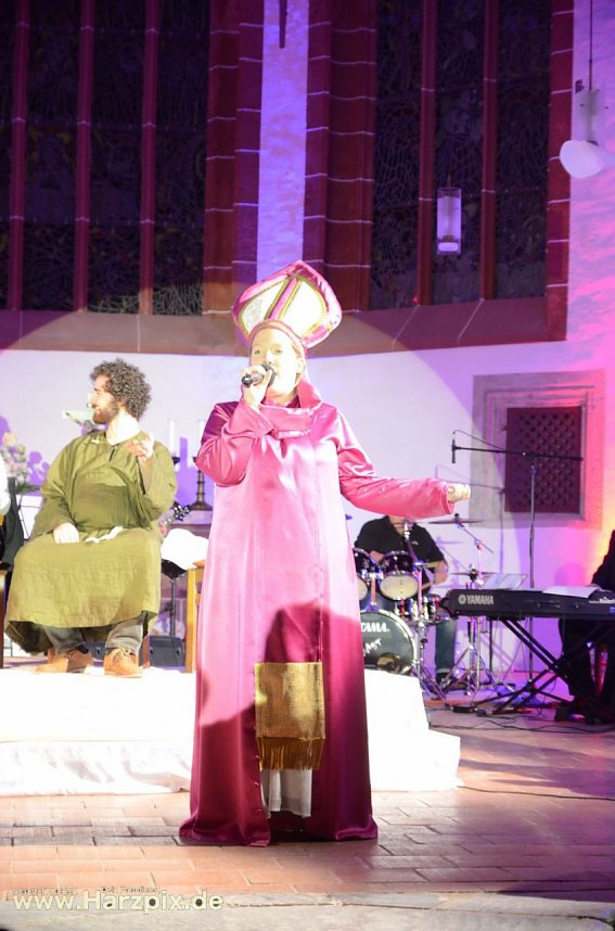 Der mit dem Papst tanzt