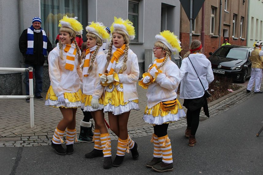 N&auml;rrinnen und Narren trotzen Wetter (1)