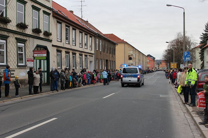 N&auml;rrinnen und Narren trotzen Wetter (1)