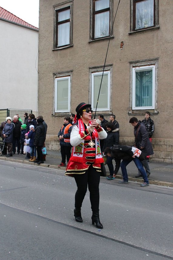 N&auml;rrinnen und Narren trotzen Wetter (1)