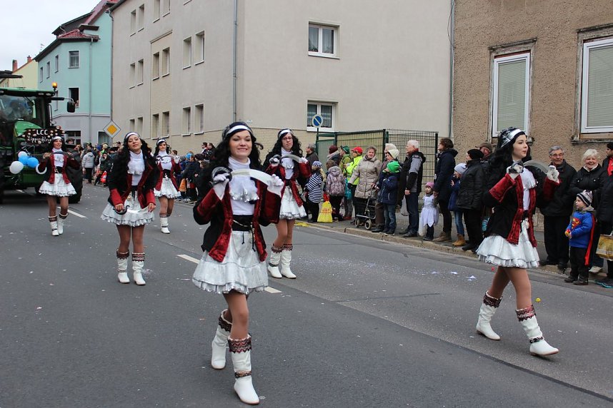 N&auml;rrinnen und Narren trotzen Wetter (1)
