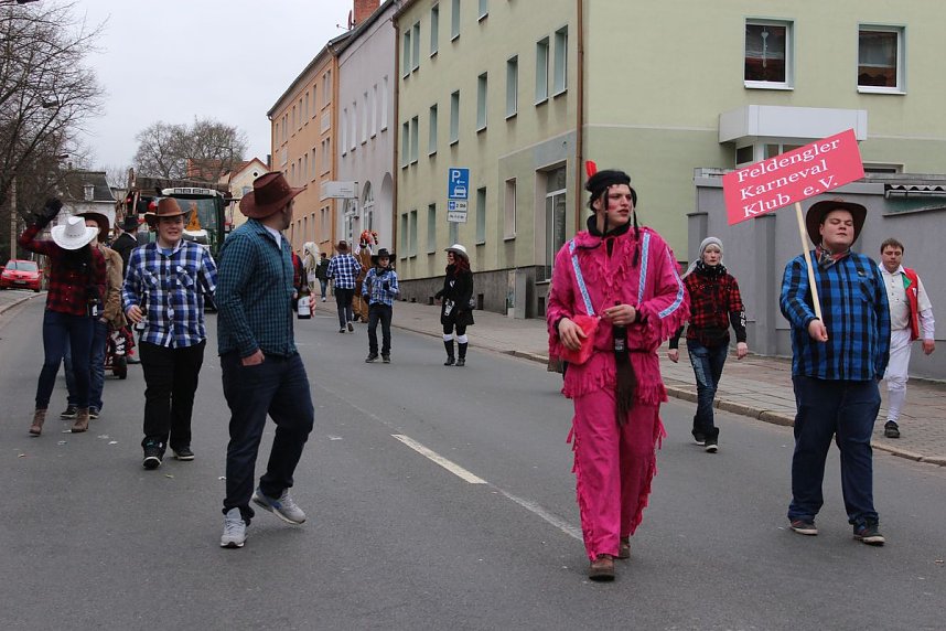 N&auml;rrinnen und Narren trotzen Wetter (2)