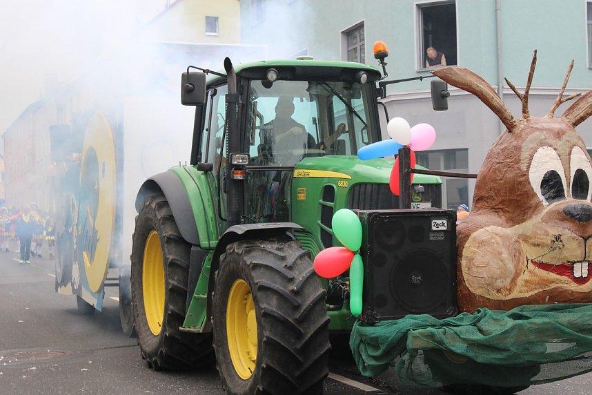 N&auml;rrinnen und Narren trotzen Wetter (2)
