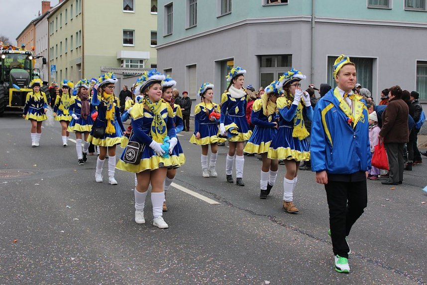 N&auml;rrinnen und Narren trotzen Wetter (2)
