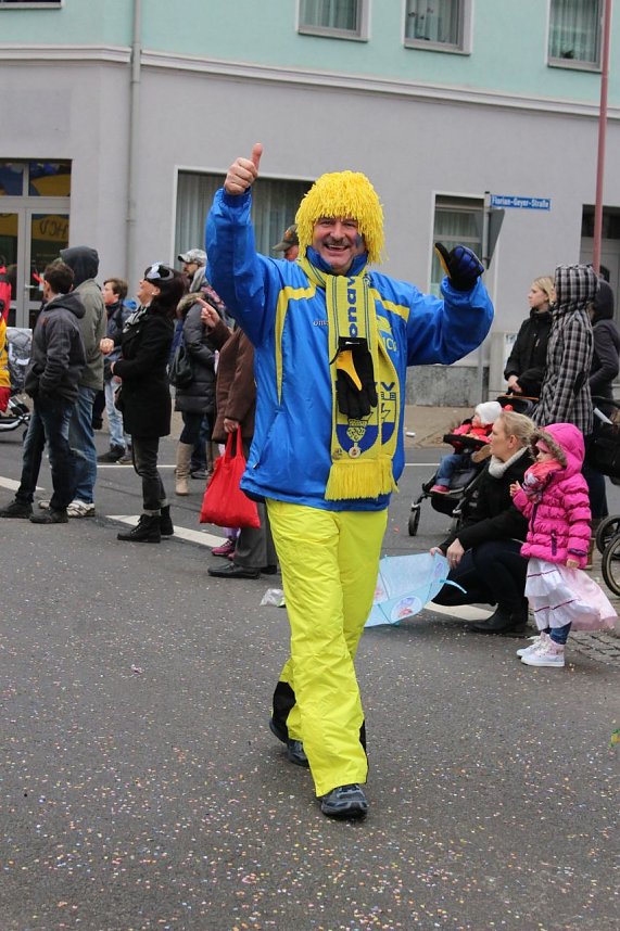 N&auml;rrinnen und Narren trotzen Wetter (2)