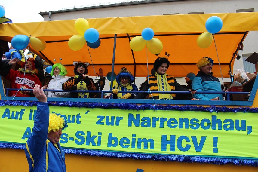 N&auml;rrinnen und Narren trotzen Wetter (2)