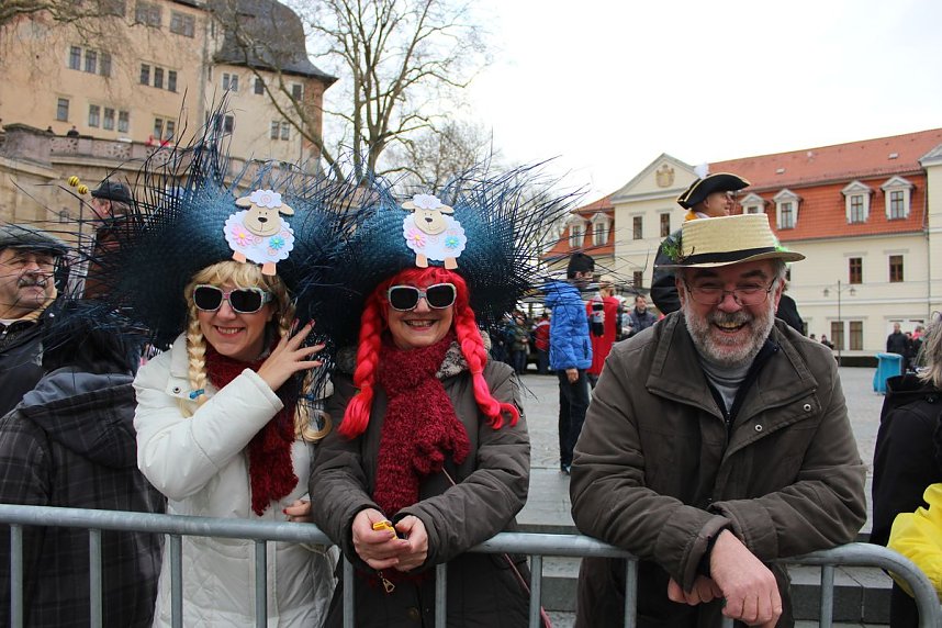 N&auml;rrinnen und Narren trotzen Wetter (2)