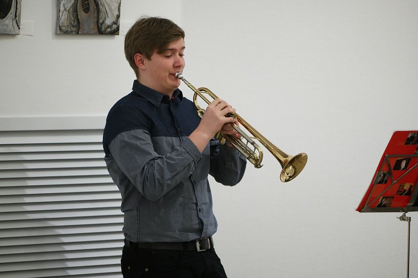 Roter Faden in der Galerie in der Kreissparkasse Nordhausen