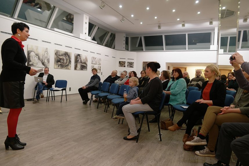 Roter Faden in der Galerie in der Kreissparkasse Nordhausen