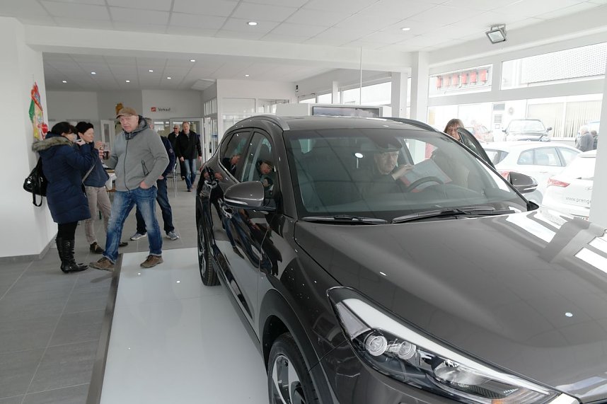 Neue Modelle in neuem Ambiente