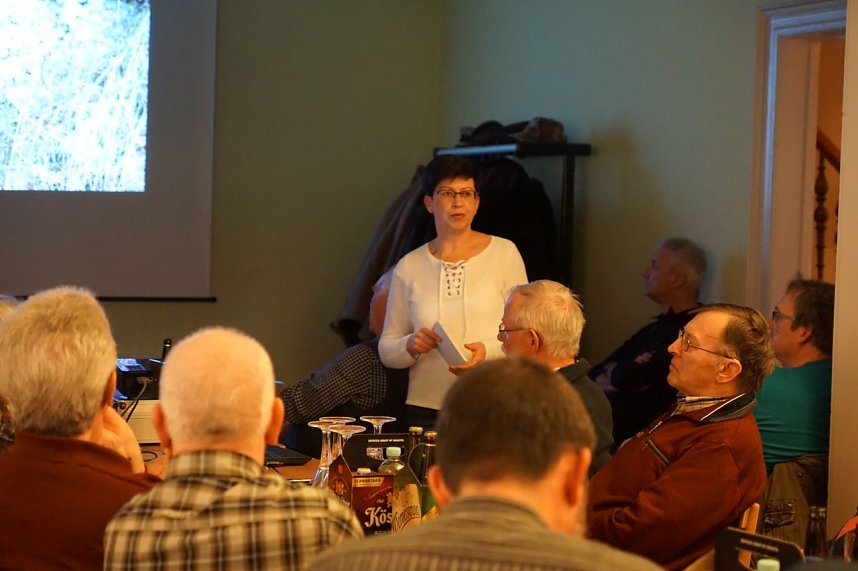 Elke Blanke bei ihrem Vortrag