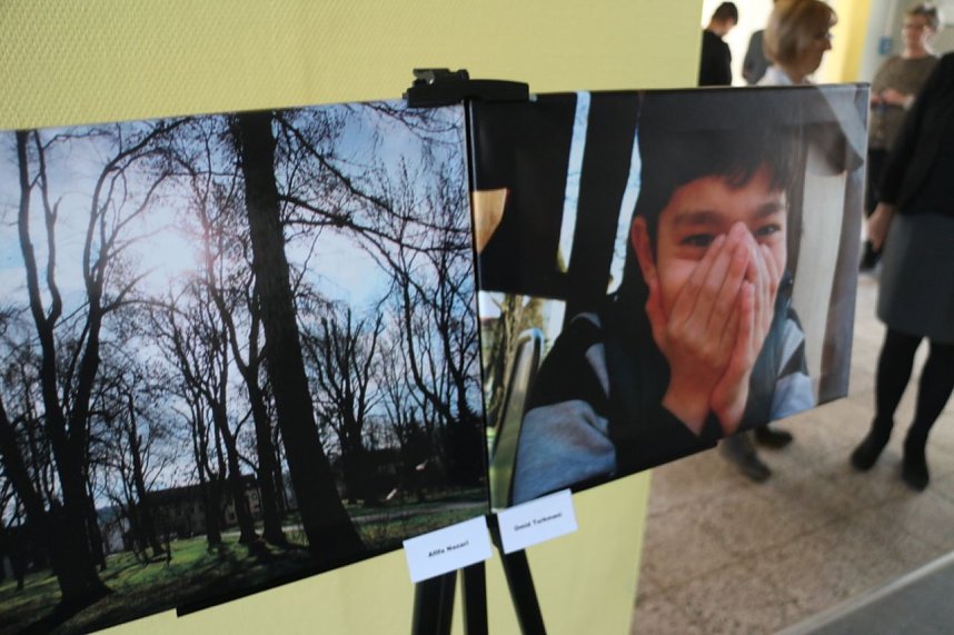 Zwei Monate fotografierten 14 Kinder und Jugendliche aus Deutschland, Afghanistan und Syrien und lernten sich kennenund