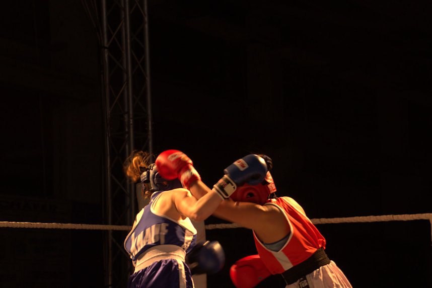 Boxnacht in der Nordh&auml;user Ballspielhalle