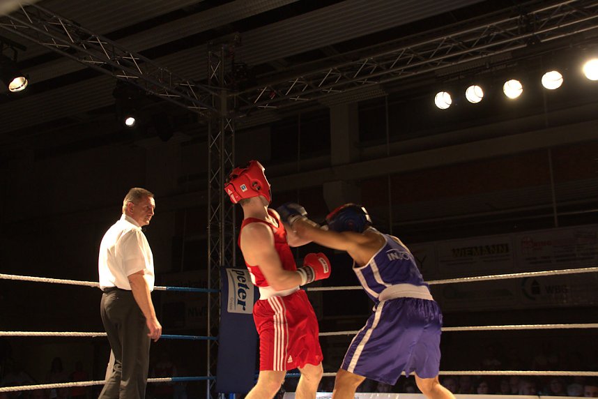 Boxnacht in der Nordh&auml;user Ballspielhalle