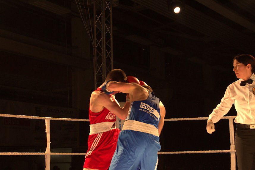 Boxnacht in der Nordh&auml;user Ballspielhalle