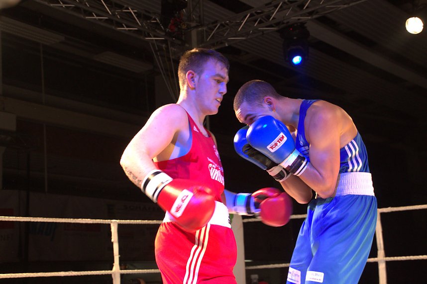 Boxnacht in der Nordh&auml;user Ballspielhalle