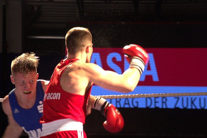 Boxnacht in der Nordh&auml;user Ballspielhalle