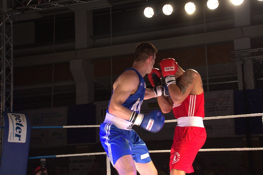 Boxnacht in der Nordh&auml;user Ballspielhalle