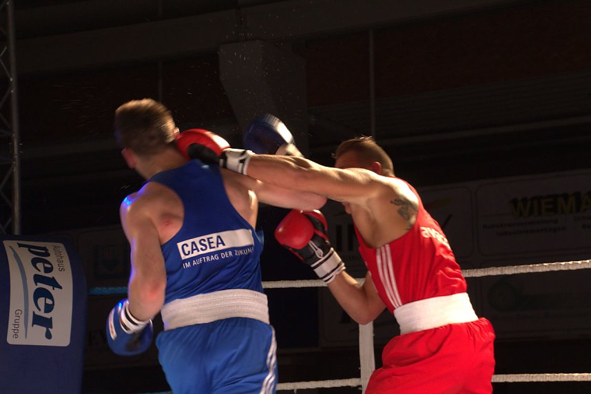 Boxnacht in der Nordh&auml;user Ballspielhalle