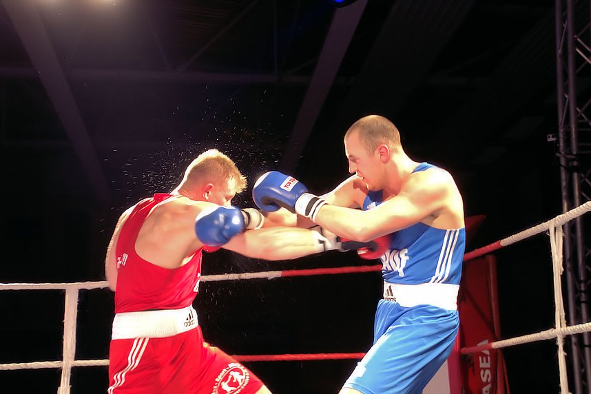 Boxnacht in der Nordh&auml;user Ballspielhalle
