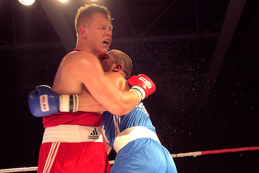 Boxnacht in der Nordh&auml;user Ballspielhalle