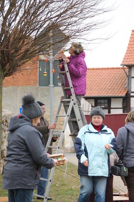 1.500 Ostereier angehangen