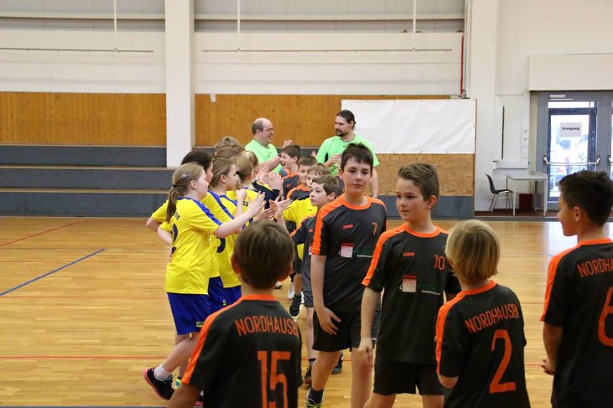 Am Sonntag trafen in der gut besuchten Nordh&auml;user Ballspielhalle die beiden E-Jugendmannschaften des NSV in der Verbandsliga unmittelbar aufeinander.