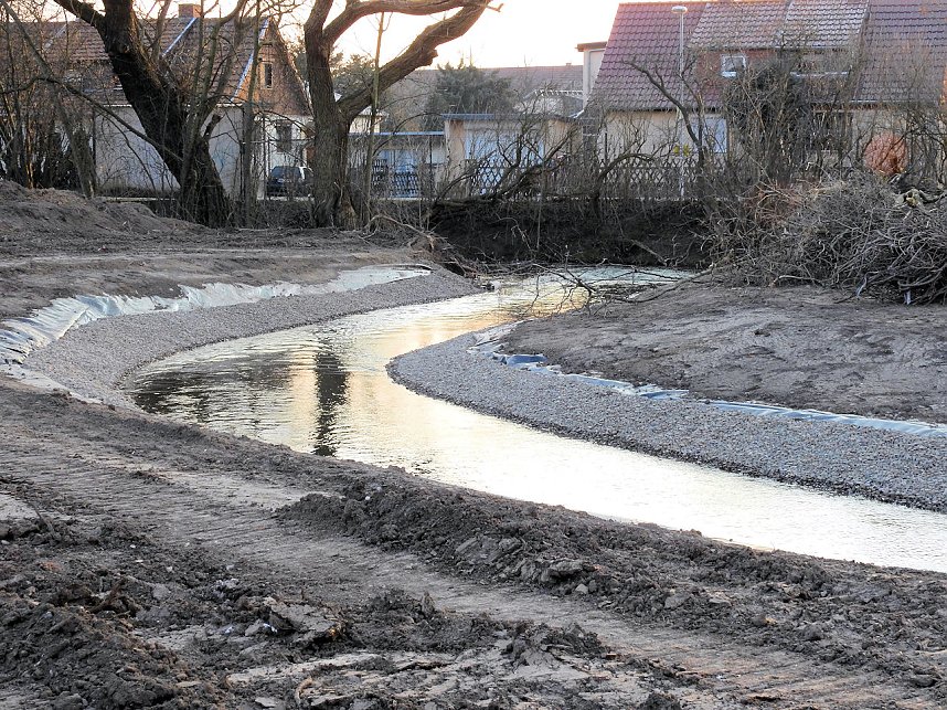 Abendlicht in der Ruine - Drei Steiff wird abgerissen