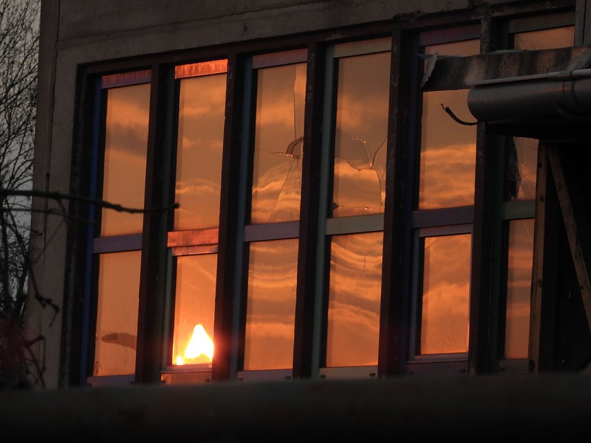 Abendlicht in der Ruine - Drei Steiff wird abgerissen