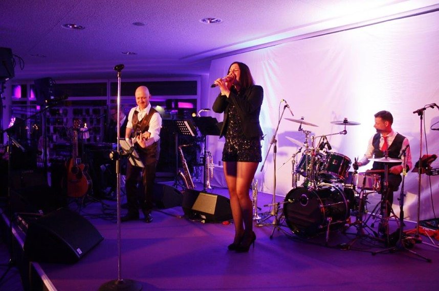 21. Fr&uuml;hlingsball im Autohaus Peter