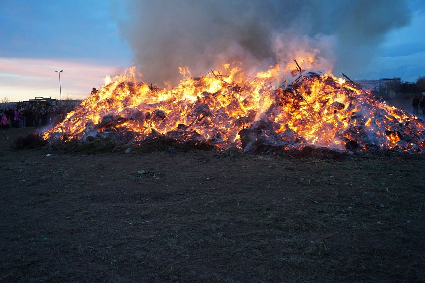 Osterfeuer in Bielen