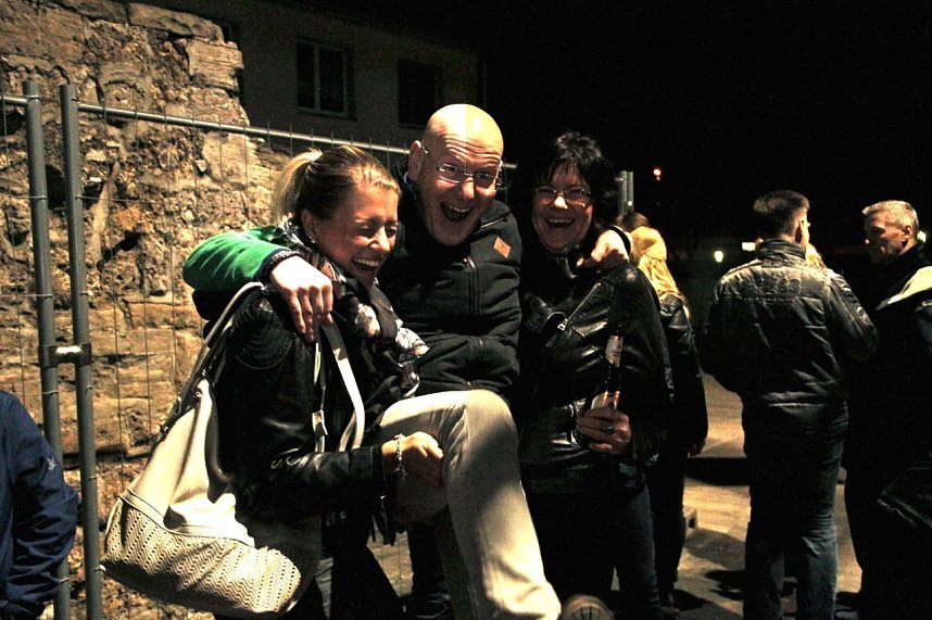 Geburtagsparty mit Rock und Dudelsack - vor der Frauenbergkirche wurde gestern f&uuml;r einen guten Zweck gefeiert