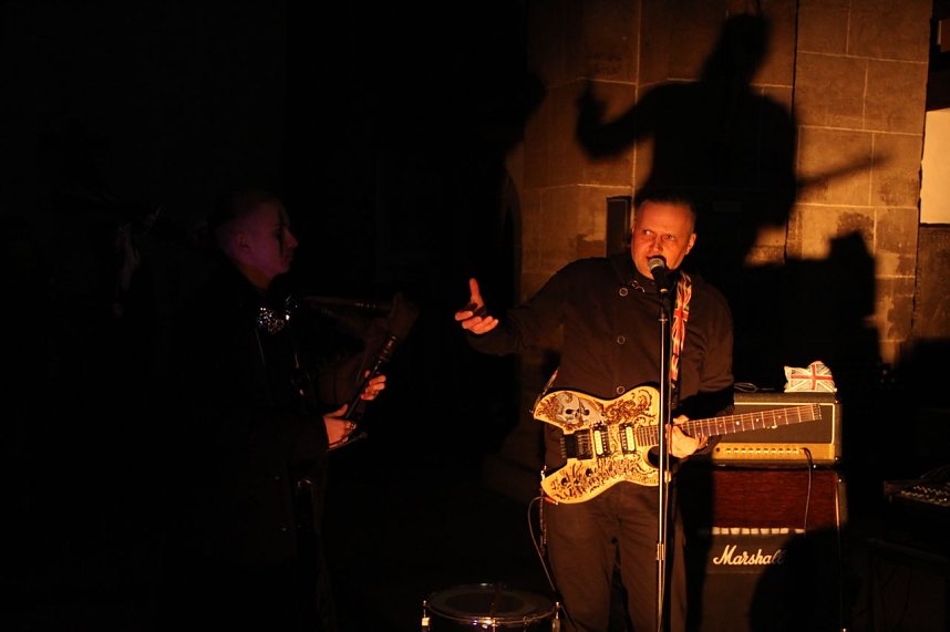 Geburtagsparty mit Rock und Dudelsack - vor der Frauenbergkirche wurde gestern f&uuml;r einen guten Zweck gefeiert