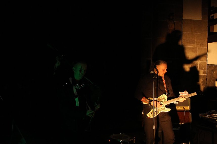 Geburtagsparty mit Rock und Dudelsack - vor der Frauenbergkirche wurde gestern f&uuml;r einen guten Zweck gefeiert