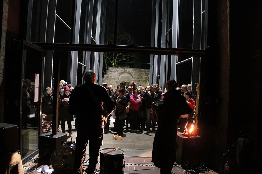Geburtagsparty mit Rock und Dudelsack - vor der Frauenbergkirche wurde gestern f&uuml;r einen guten Zweck gefeiert