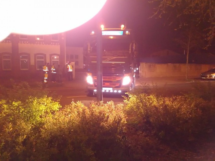 Schwertransport mit Ziel Brasilien auf Nordhausens Stra&szlig;en